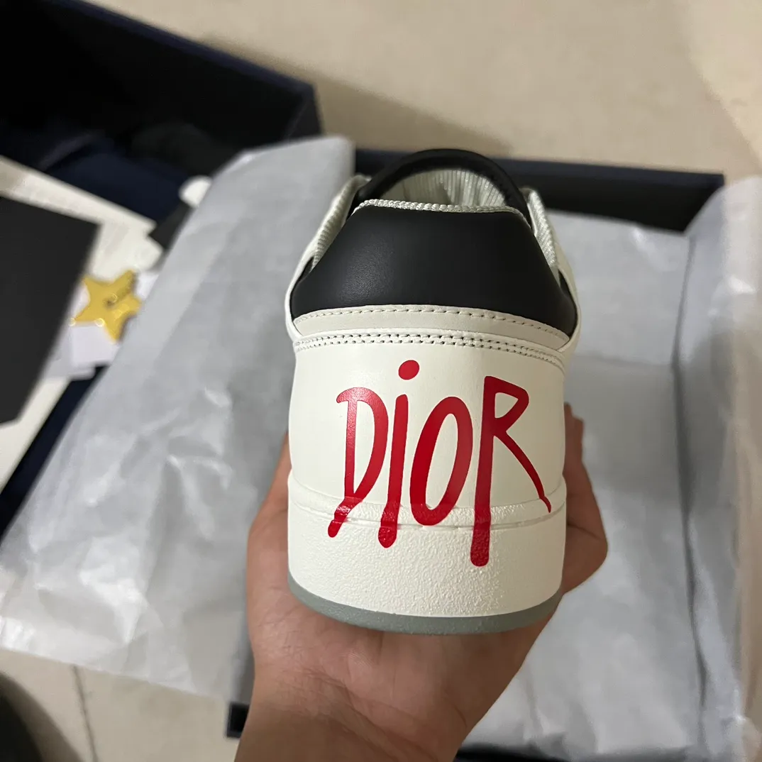 👟👟Ex-factory price 560👟👟 Men's size +10 Dior B27 series ✨2024 upgraded version purchasing agent grade ✨Super🔥sports shoes👫couple shoes. The high version 1:1 adopts oil edge lasting technology, the fabric is imported first-layer cowhide + high-tech fabric, and the inner cowhide + customized lining. TPU original engraved outsole. More than 30 colors of high-soled boots are available. Size: 35-42 for women and 38-46 for men. Bosses are welcome to compare...